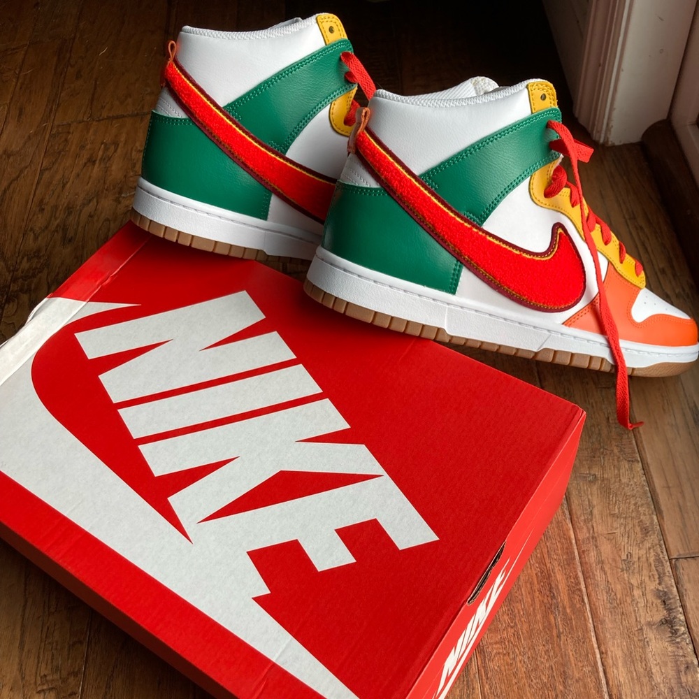 Nike Dunk High Retro University Habanero Red